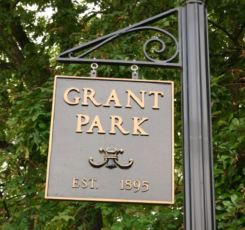 Grant Park Gateway and parking deck at Grant Park