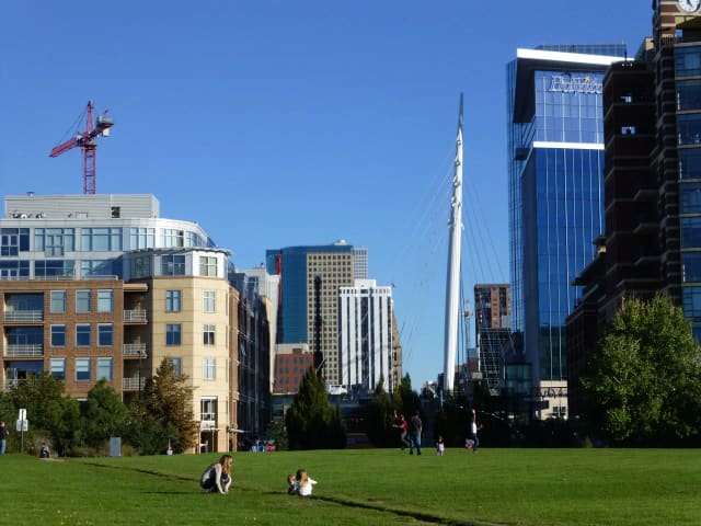 Little Raven Street entrance at Commons Park