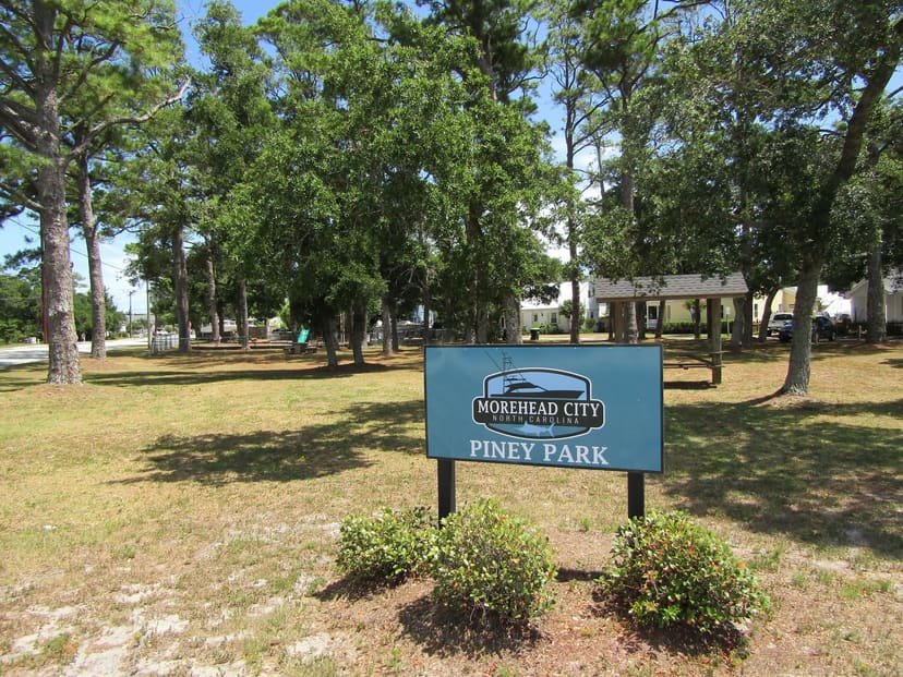Open lawn, picnic area and sign at Piney Park