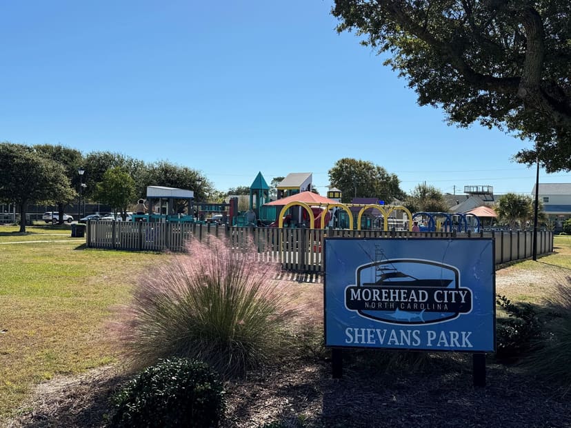 Shevans Park entrance, playground and play area