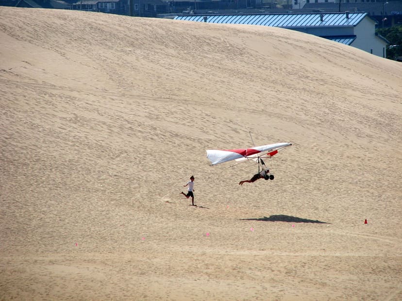 Student hang glider lifting from the sand at Jockey's Ridge State Park