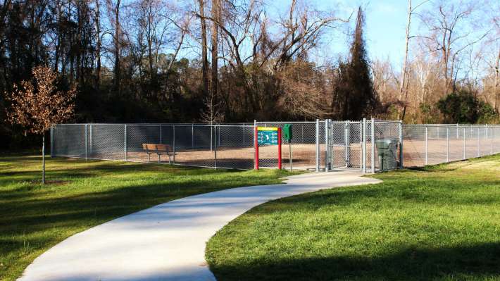 Gated entrance and wood-chip surface at Kiwanis Park Dog Run