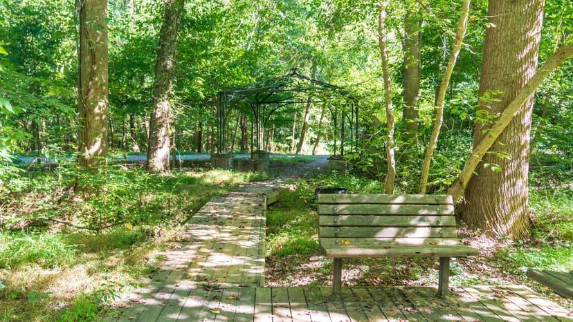 Wooded memorial and pergola at Marshall Memorial Park