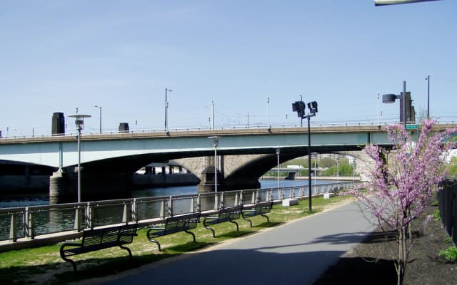 Walnut Street Trail Hub and Dock at Schuylkill Banks