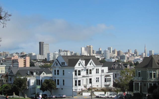 Tennis court and picnic lawn at Alamo Square