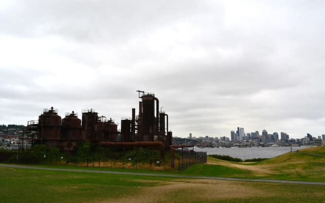 Lake Union viewpoint and picnic lawn at Gas Works Park