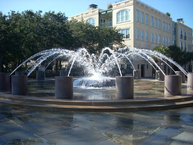 Pineapple Fountain at Waterfront Park