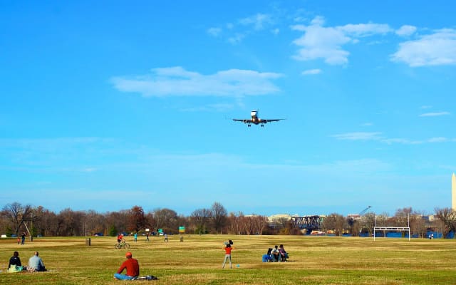 Gravelly Point Plane-Spotting Lawn at Gravelly Point